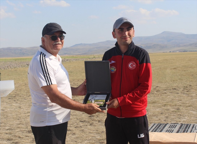 ÇAĞATAY, ALTIN MADALYAYI KAPTI