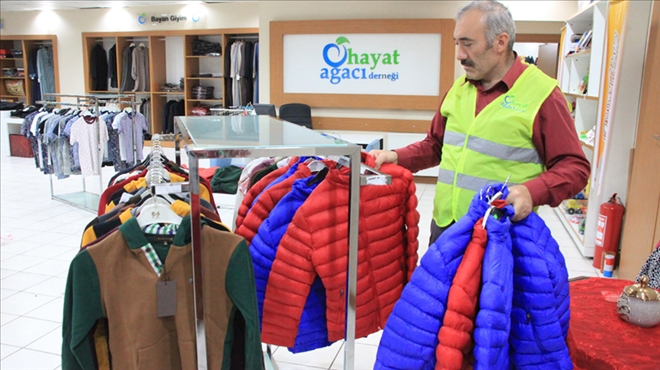 32 ÇUVAL KIYAFET BAĞIŞLADI