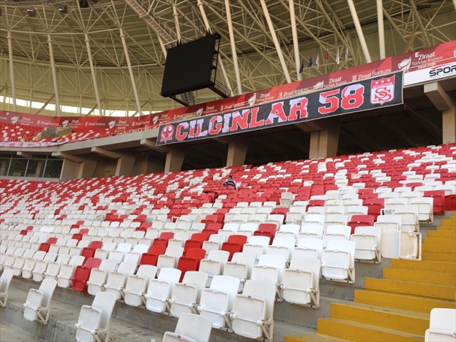 GENÇLİKSPOR KIRIK KOLTUKLARI YENİLİYOR