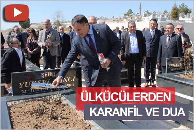 ÜLKÜCÜLERDEN KARANFİL VE DUA