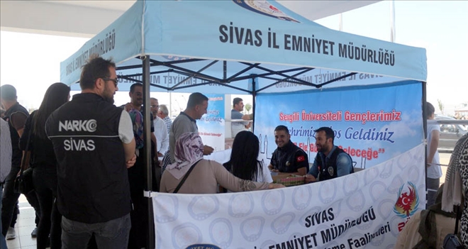 POLİS EKİPLERİ ÖĞRENCİLER İÇİN TEYAKKUZA GEÇTİ