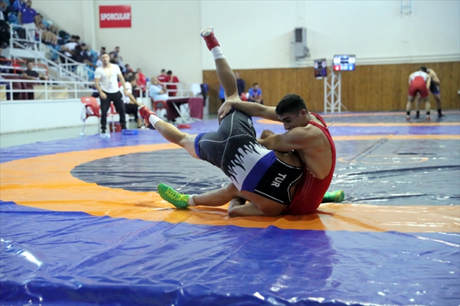 GÜREŞÇİLER BAŞKENT´TEN DERECEYLE DÖNDÜ