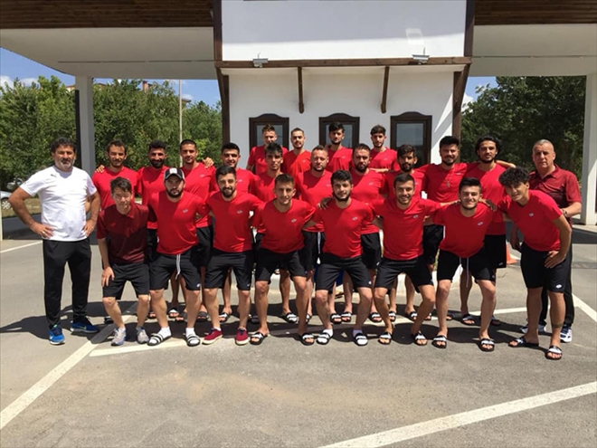 HAKEME TEPKİ GÖSTERDİLER