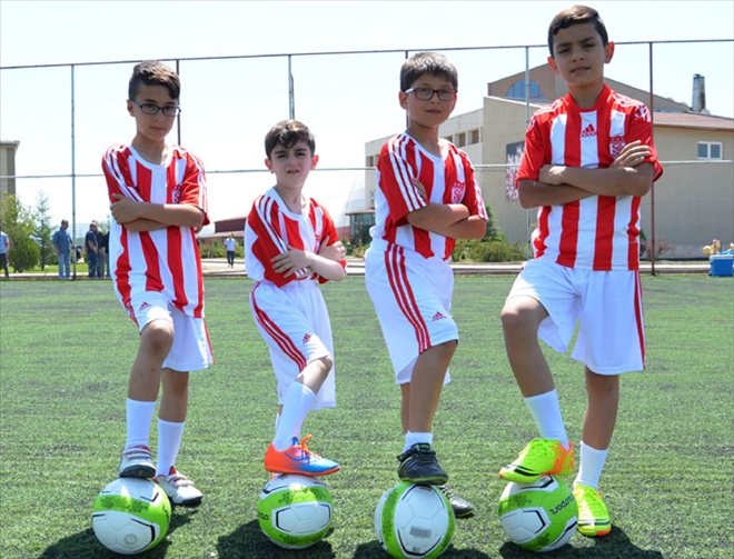HAYDİ ÇOCUKLAR FUTBOL OKULUNA