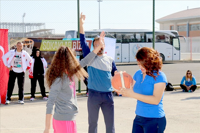 ANTRENÖRLER BASKET MAÇINDA KARŞILAŞTI