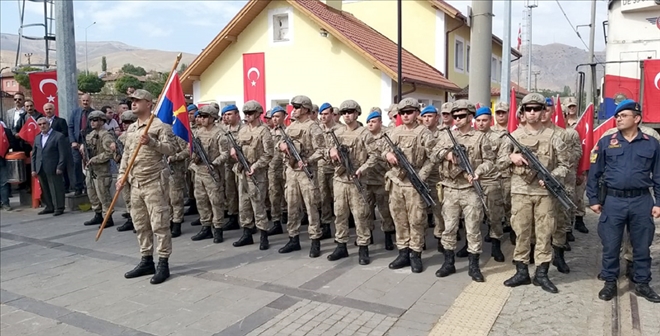 MEHMETÇİKLERİN KOMANDO ANDI´NA HALKTAN İLGİ