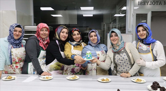 ÖĞRETMENLER OYUN HAMURU ÜRETECEK