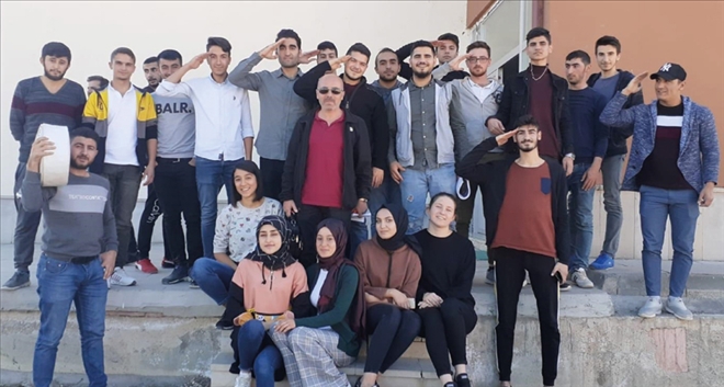 ÖĞRENCİLERDEN TSK´YA DESTEK