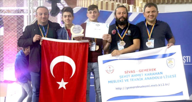 ROBOT YARIŞMASINDA BÜYÜK BAŞARI