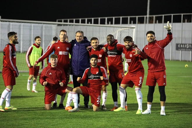 TARAFTARLARDAN ÇALIMBAY´A ÇİÇEK