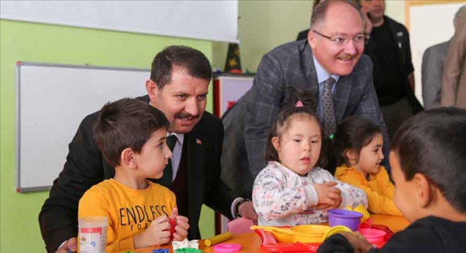 AYNI YERDE EĞİTİM ALIYOR - video