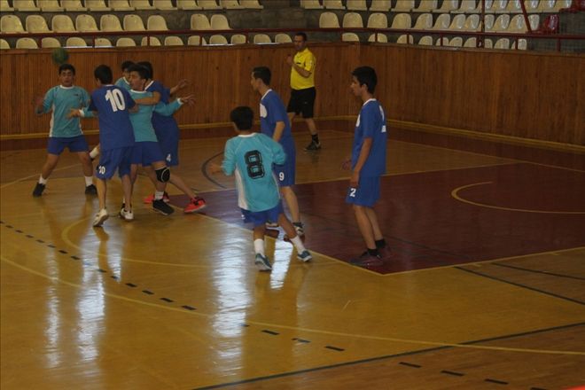 HENTBOLDA HEYECAN SÜRÜYOR