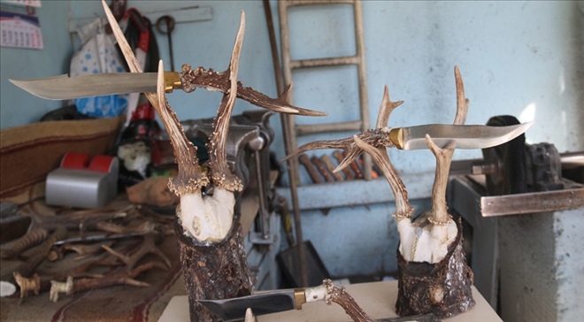 GEYİK VE KARACA BOYNUZLARI BIÇAK SAPINA DÖNÜŞÜYOR