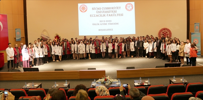 ECZACILAR BEYAZ ÖNLÜK GİYDİ - video