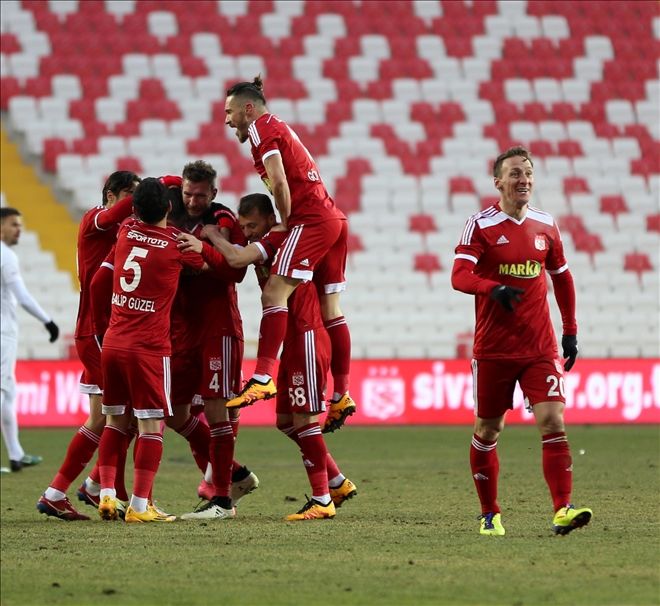 SİVASSPOR KENETLENDİ