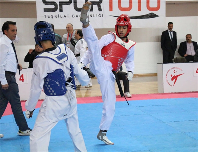 TAEKWONDO RÜZGARI ESİYOR