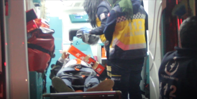 TREN YOLUNA DÜŞTÜ, İTFAİYE KURTARDI