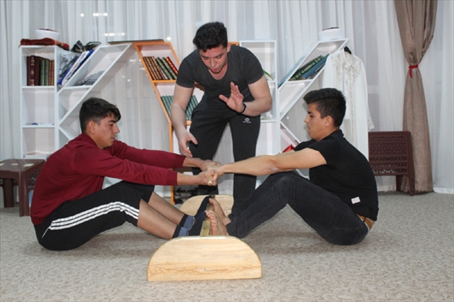 ?MAS GÜREŞİ? YAPTILAR