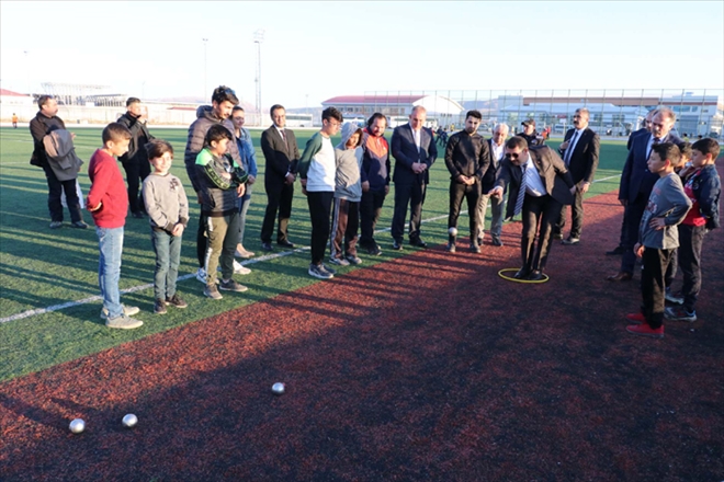 ŞUT ÇEKİP, BOCCE OYNADI