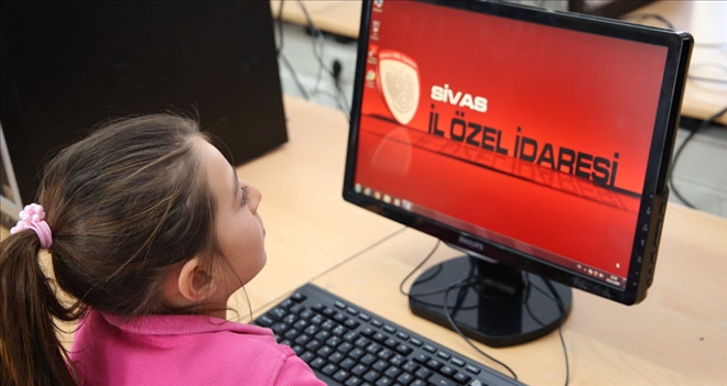 KÖY OKULUNA 5 BİLGİSAYAR