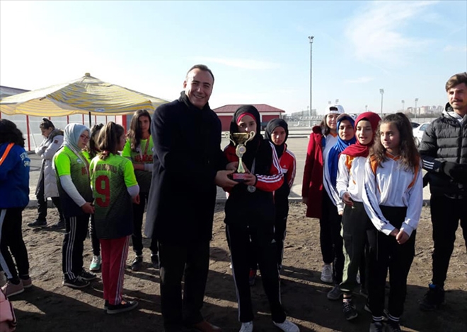 İLÇE VE KÖY TAKIMLARI DAMGASINI VURDU