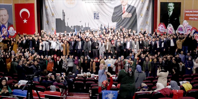 AK GENÇLİK EL-ELE KOL-KOLA