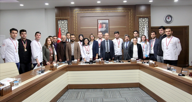 AŞÇILIK YARIŞMASINA DAMGA VURDULAR