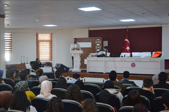 FOTOĞRAFÇILIĞIN İNCELİKLERİNİ ANLATTI