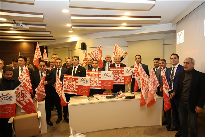 SİVASSPOR BAYRAĞI DAĞITTILAR (VİDEOLU)