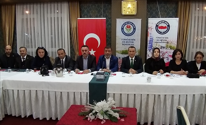 SÖZLEŞMELİ ÖĞRETMENLER KADROYA GEÇİRİLMELİDİR