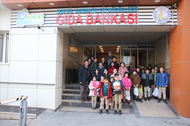 ÖĞRENCİLERDEN GIDA BANKASINA DESTEK