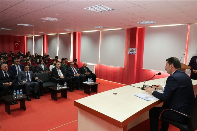 TECRÜBELERİNİ ÖĞRENCİLERE ANLATTI