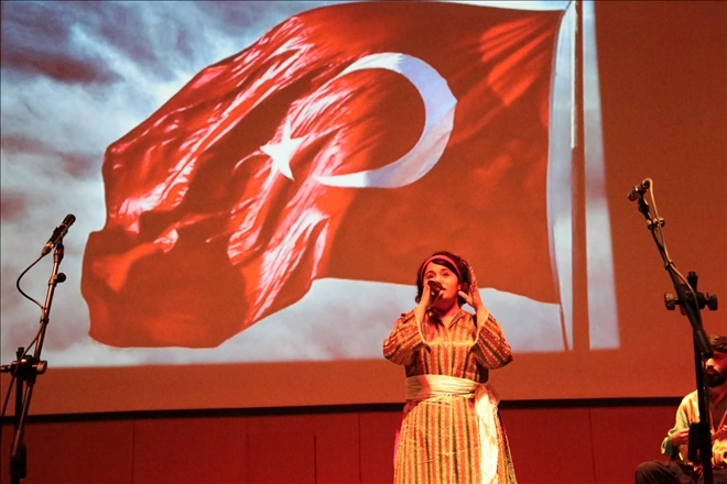 ÖĞRENCİLER, MÜZİKLİ ŞİİR DİNLETİSİ DÜZENLEDİ (VİDEO)