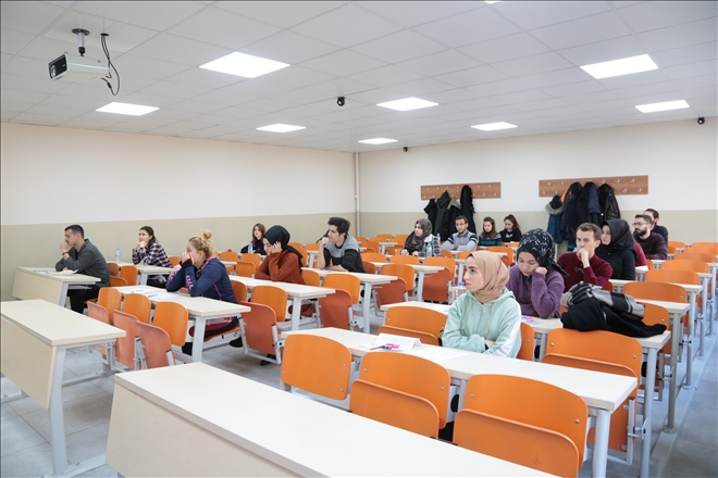 YABANCI DİL SINAVINDA TER DÖKTÜLER