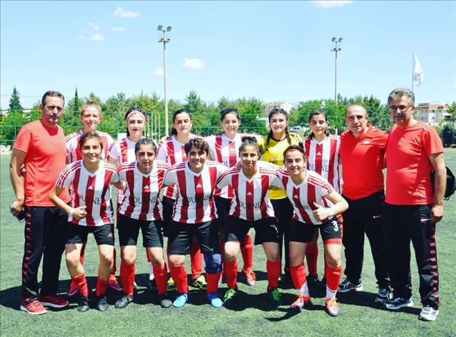 KADIN KRAMPONLAR EVİNDE GALİP