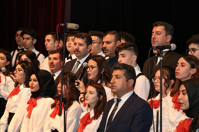 PROTOKOL, KORODA ŞARKI SÖYLEDİ