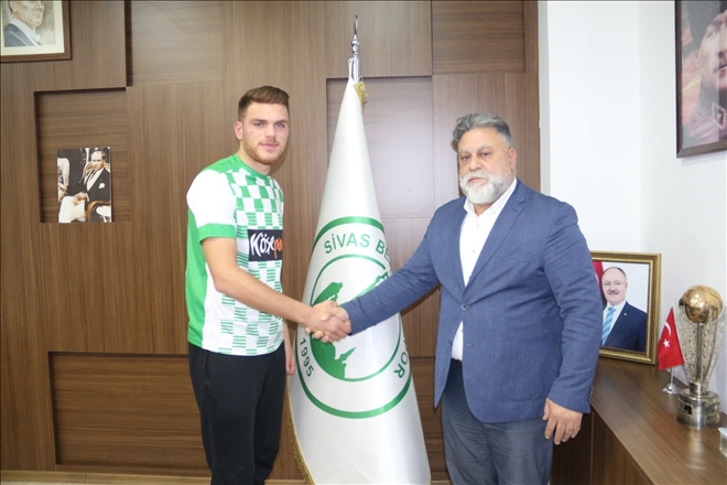 STOPER KAYA, SİVAS BELEDİYESPOR´DA