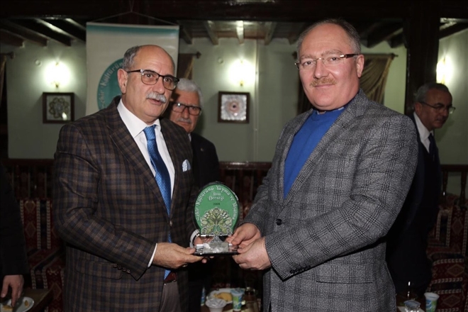 BAŞKAN BİLGİN´E TEŞEKKÜR PLAKETİ