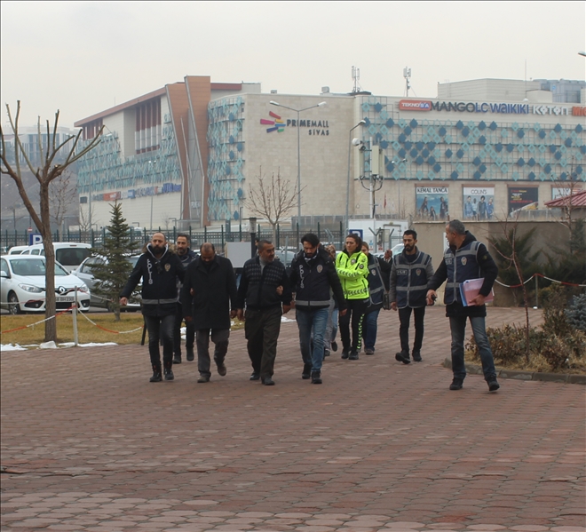 HIRSIZLIK ŞÜPHELİSİ KADINDAN İLGİNÇ TEPKİ (VİDEO)