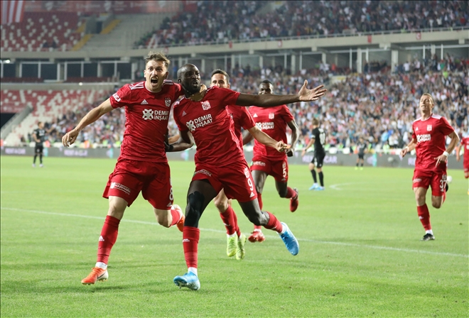 GOLLERE YATABARE İMZASI