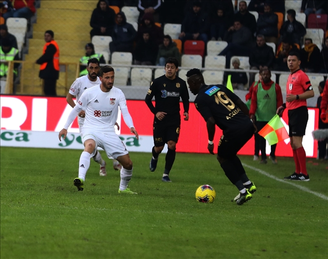 SİVASSPOR´A YOĞUN MAÇ TRAFİĞİ