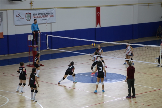KÜÇÜKLER VOLEYBOL DEVAM EDİYOR