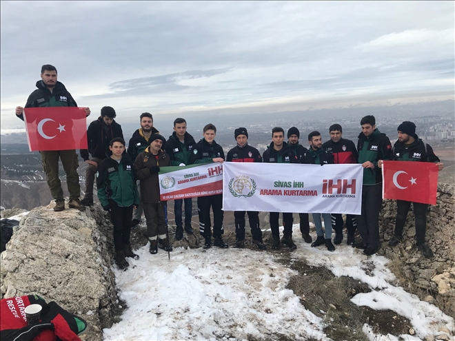 ZİRVEDE ŞEHİTLERE DUA OKUDULAR (VİDEO)