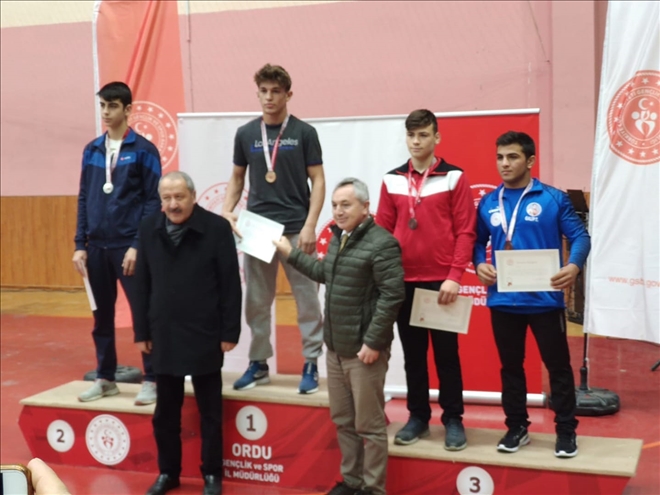 SİVASLI PEHLİVANLAR MADALYALARI TOPLADI