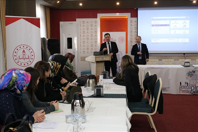 ÖĞRETMENLERE YÖNELİK SORU HAZIRLAMA SEMİNERİ