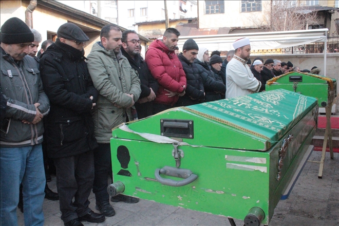 ANNE VE OĞLU GÖZYAŞLARIYLA UĞURLANDI