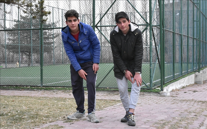 PİTBULL 3 ÇOCUĞA SALDIRDI: 2 YARALI (VİDEO)