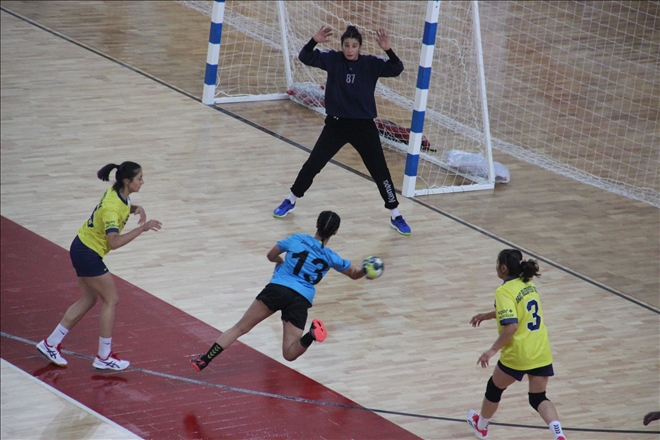 HENTBOLCULAR 1 SAYI FARKLA YENİLDİ