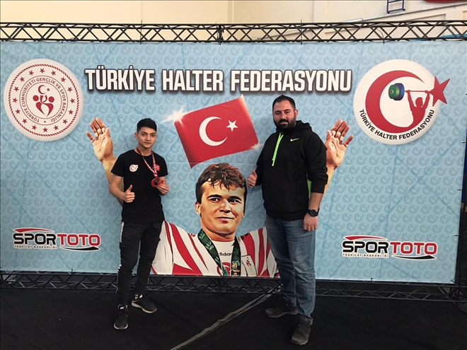 SİVASLI HALTERCİ BRONZ MADALYA KAZANDI