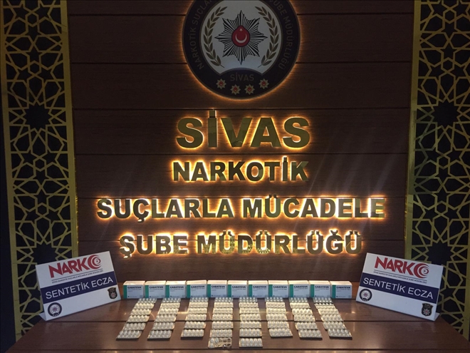 SOKAK SATICILARINA OPERASYON: 6 TUTUKLAMA